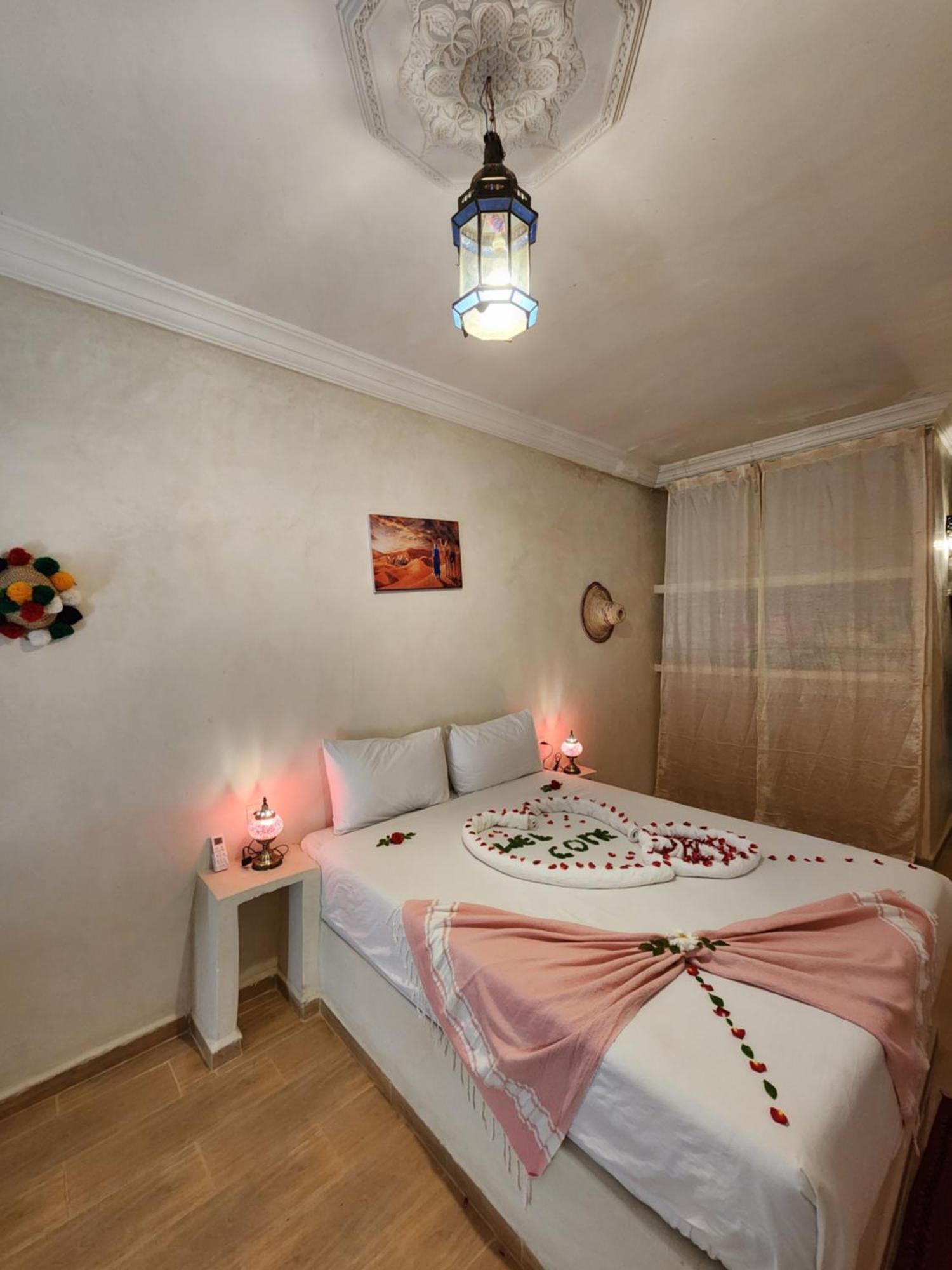 Bed & Breakfast Les Jardins D Amizmiz 6 Piscines Wawizelte